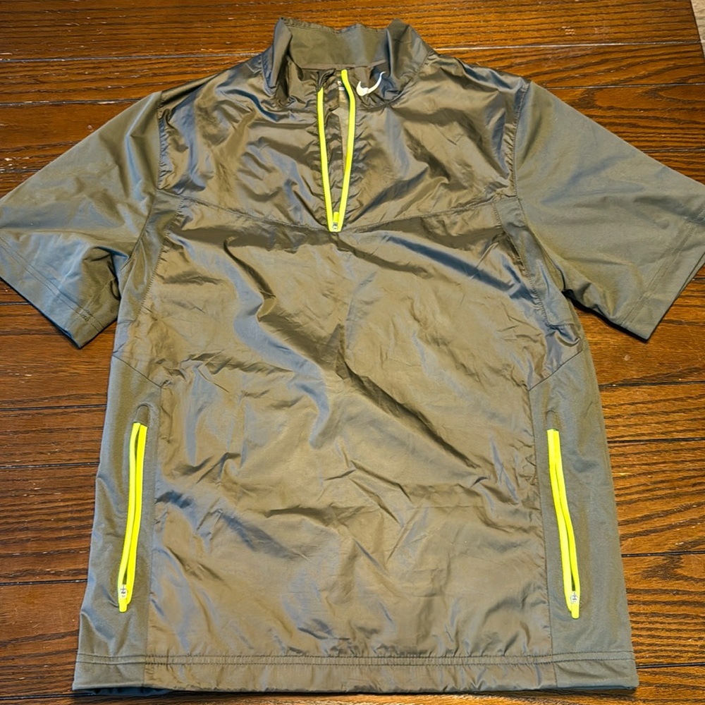 Nike Golf Short Sleeve 1/4 Zip Windbreaker Green. Size Small.